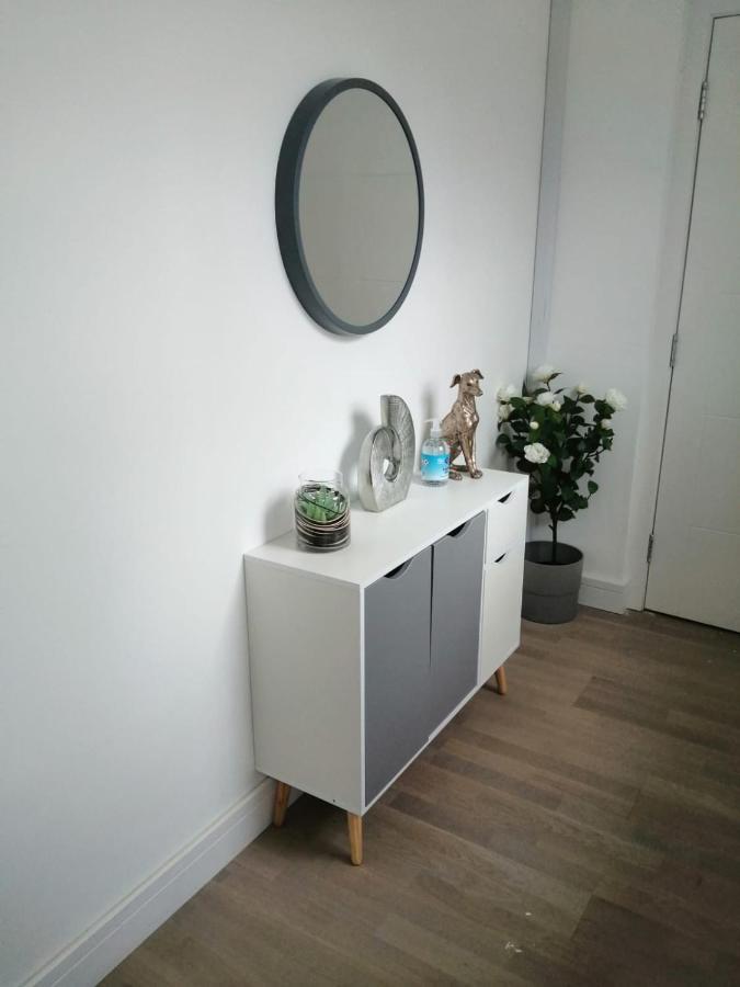 Apartment No 8 - Stay In Style In The Heart Of The Cathedral City. Truro Eksteriør bilde
