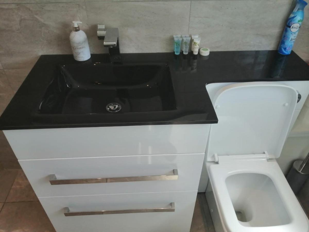 Apartment No 8 - Stay In Style In The Heart Of The Cathedral City. Truro Eksteriør bilde